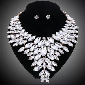 Lovely Rhinestone Neckless Set